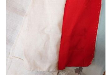明治期　アンティーク　縮緬(ちりめん)　着物　刺繍　鶴亀文様　松竹梅　丸に抱き茗荷紋(古布、リメイク、衣装、振袖、大正ロマン、レトロ、Japanese KIMONO)(R-074990)