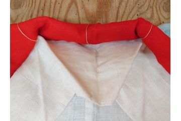 明治期　アンティーク　縮緬(ちりめん)　着物　刺繍　鶴亀文様　松竹梅　丸に抱き茗荷紋(古布、リメイク、衣装、振袖、大正ロマン、レトロ、Japanese KIMONO)(R-074990)