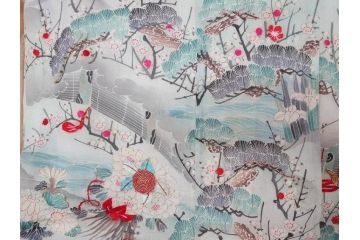 明治期　アンティーク　縮緬(ちりめん)　着物　刺繍　鶴亀文様　松竹梅　丸に抱き茗荷紋(古布、リメイク、衣装、振袖、大正ロマン、レトロ、Japanese KIMONO)(R-074990)
