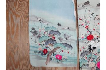 明治期　アンティーク　縮緬(ちりめん)　着物　刺繍　鶴亀文様　松竹梅　丸に抱き茗荷紋(古布、リメイク、衣装、振袖、大正ロマン、レトロ、Japanese KIMONO)(R-074990)