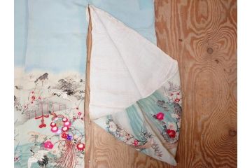 明治期　アンティーク　縮緬(ちりめん)　着物　刺繍　鶴亀文様　松竹梅　丸に抱き茗荷紋(古布、リメイク、衣装、振袖、大正ロマン、レトロ、Japanese KIMONO)(R-074990)