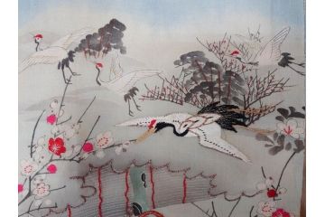 明治期　アンティーク　縮緬(ちりめん)　着物　刺繍　鶴亀文様　松竹梅　丸に抱き茗荷紋(古布、リメイク、衣装、振袖、大正ロマン、レトロ、Japanese KIMONO)(R-074990)