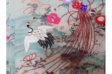 明治期　アンティーク　縮緬(ちりめん)　着物　刺繍　鶴亀文様　松竹梅　丸に抱き茗荷紋(古布、リメイク、衣装、振袖、大正ロマン、レトロ、Japanese KIMONO)(R-074990)
