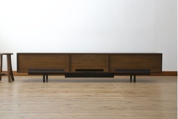 中古　美品!!　Cassinaixc.(カッシーナイクスシー)　BREATH(ブレス)　スタイリッシュな佇まいが魅力的なシアターボード(テレビ台、テレビボード、リビングボード、ローボード、収納棚、戸棚)(R-075008)