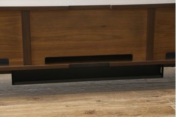 中古　美品!!　Cassinaixc.(カッシーナイクスシー)　BREATH(ブレス)　スタイリッシュな佇まいが魅力的なシアターボード(テレビ台、テレビボード、リビングボード、ローボード、収納棚、戸棚)(R-075008)