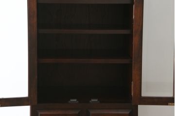 和製ビンテージ　民芸家具　クラシカルな佇まいが魅力的なハンガーポール付き縦型キャビネット(ワードローブ、洋服タンス、衣装タンス、収納棚、戸棚、ヴィンテージ)(R-075009)
