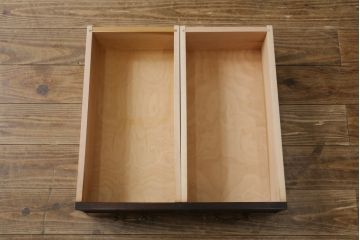 和製ビンテージ　民芸家具　クラシカルな佇まいが魅力的なハンガーポール付き縦型キャビネット(ワードローブ、洋服タンス、衣装タンス、収納棚、戸棚、ヴィンテージ)(R-075009)