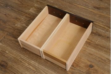 和製ビンテージ　民芸家具　クラシカルな佇まいが魅力的なハンガーポール付き縦型キャビネット(ワードローブ、洋服タンス、衣装タンス、収納棚、戸棚、ヴィンテージ)(R-075009)