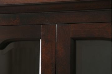 和製ビンテージ　民芸家具　クラシカルな佇まいが魅力的なハンガーポール付き縦型キャビネット(ワードローブ、洋服タンス、衣装タンス、収納棚、戸棚、ヴィンテージ)(R-075009)