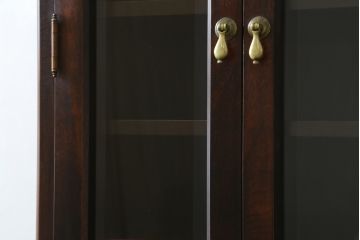 和製ビンテージ　民芸家具　クラシカルな佇まいが魅力的なハンガーポール付き縦型キャビネット(ワードローブ、洋服タンス、衣装タンス、収納棚、戸棚、ヴィンテージ)(R-075009)