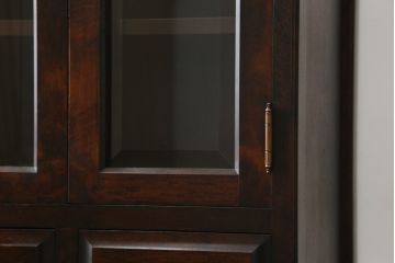 和製ビンテージ　民芸家具　クラシカルな佇まいが魅力的なハンガーポール付き縦型キャビネット(ワードローブ、洋服タンス、衣装タンス、収納棚、戸棚、ヴィンテージ)(R-075009)
