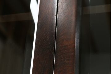 和製ビンテージ　民芸家具　クラシカルな佇まいが魅力的なハンガーポール付き縦型キャビネット(ワードローブ、洋服タンス、衣装タンス、収納棚、戸棚、ヴィンテージ)(R-075009)