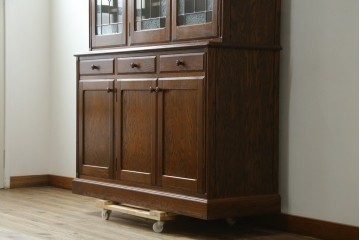 中古　三越家具(現カントリーハウス)　Brugge(ブルージュ)　ステンドグラスが上品な食器棚　定価約50万円　(R-075010)
