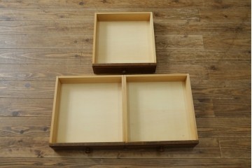 中古　三越家具(現カントリーハウス)　Brugge(ブルージュ)　ステンドグラスが上品な食器棚　定価約50万円　(R-075010)