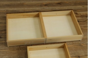 中古　三越家具(現カントリーハウス)　Brugge(ブルージュ)　ステンドグラスが上品な食器棚　定価約50万円　(R-075010)