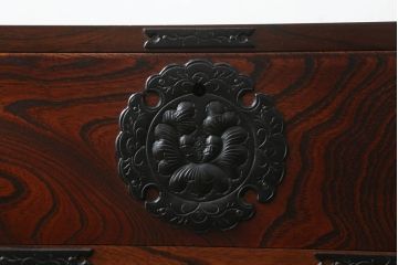 中古　岩谷堂箪笥　漆塗り　ボリュームのある金具が目を引く車箪笥(和タンス、収納箪笥、整理箪笥、引き出し、サイドチェスト)(R-075011)