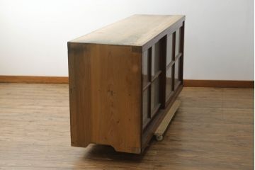 和製アンティーク　前面漆塗り　結霜ガラス　レトロな雰囲気が素敵な横長収納棚(サイドボード、ローボード、戸棚、テレビ台、テレビボード)(R-075012)
