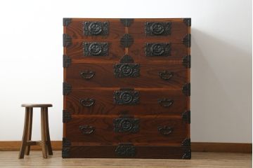 中古　美品　岩谷堂箪笥　力強い杢目と重厚感ある金具が魅力の和箪笥(整理箪笥、衣装タンス、収納たんす、引き出し)(R-075014)