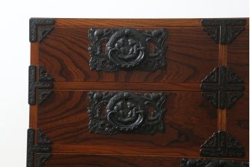 中古　美品　岩谷堂箪笥　力強い杢目と重厚感ある金具が魅力の和箪笥(整理箪笥、衣装タンス、収納たんす、引き出し)(R-075014)