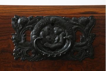 中古　美品　岩谷堂箪笥　力強い杢目と重厚感ある金具が魅力の和箪笥(整理箪笥、衣装タンス、収納たんす、引き出し)(R-075014)