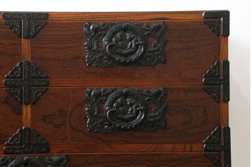 中古　美品　岩谷堂箪笥　力強い杢目と重厚感ある金具が魅力の和箪笥(整理箪笥、衣装タンス、収納たんす、引き出し)(R-075014)