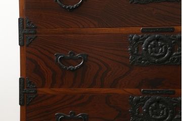 中古　美品　岩谷堂箪笥　力強い杢目と重厚感ある金具が魅力の和箪笥(整理箪笥、衣装タンス、収納たんす、引き出し)(R-075014)