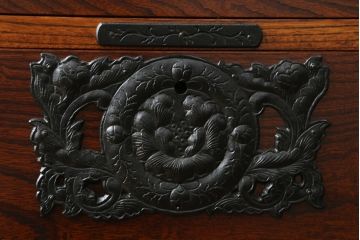 中古　美品　岩谷堂箪笥　力強い杢目と重厚感ある金具が魅力の和箪笥(整理箪笥、衣装タンス、収納たんす、引き出し)(R-075014)