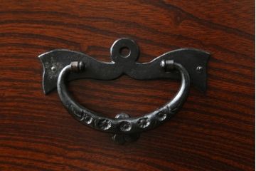 中古　美品　岩谷堂箪笥　力強い杢目と重厚感ある金具が魅力の和箪笥(整理箪笥、衣装タンス、収納たんす、引き出し)(R-075014)