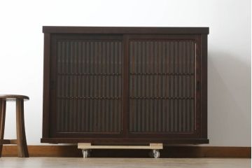 中古　美品　上質な和の空間を演出する水屋箪笥サイドボード(サイドキャビネット、収納棚、戸棚)(R-075018)