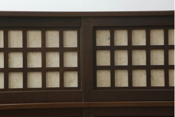 中古　国産職人手作り　カバ材　モダンデザインがお洒落な和風サイドボード(サイドキャビネット、収納棚、戸棚、食器棚)(R-075020)