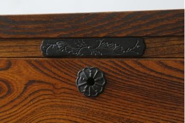 中古　岩谷堂箪笥　美しい杢目と上品な佇まいが目を惹く和箪笥(衣装箪笥、着物箪笥、収納たんす、整理タンス、引き出し)(R-075021)