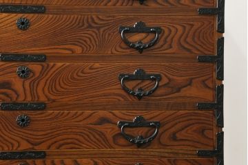 中古　岩谷堂箪笥　美しい杢目と上品な佇まいが目を惹く和箪笥(衣装箪笥、着物箪笥、収納たんす、整理タンス、引き出し)(R-075021)