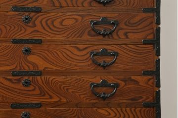 中古　岩谷堂箪笥　美しい杢目と上品な佇まいが目を惹く和箪笥(衣装箪笥、着物箪笥、収納たんす、整理タンス、引き出し)(R-075021)