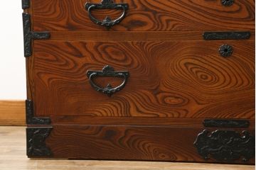 中古　岩谷堂箪笥　美しい杢目と上品な佇まいが目を惹く和箪笥(衣装箪笥、着物箪笥、収納たんす、整理タンス、引き出し)(R-075021)