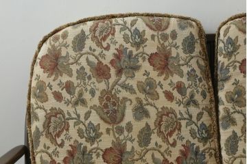 中古　美品!!　ERCOL(アーコール)　ボタニカル柄のファブリックが上品な2人掛けソファ(アームソファ、2Pソファ、二人掛け、英国、北欧)(R-075022)