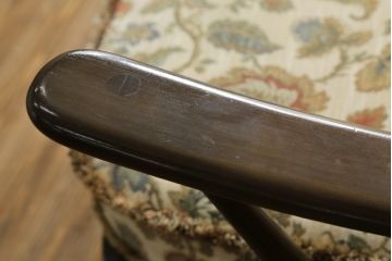 中古　美品!!　ERCOL(アーコール)　ボタニカル柄のファブリックが上品な2人掛けソファ(アームソファ、2Pソファ、二人掛け、英国、北欧)(R-075022)