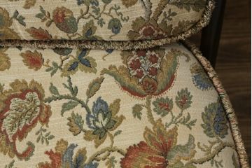 中古　美品!!　ERCOL(アーコール)　ボタニカル柄のファブリックが上品な2人掛けソファ(アームソファ、2Pソファ、二人掛け、英国、北欧)(R-075022)
