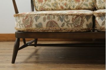 中古　美品!!　ERCOL(アーコール)　ボタニカル柄のファブリックが上品な2人掛けソファ(アームソファ、2Pソファ、二人掛け、英国、北欧)(R-075022)