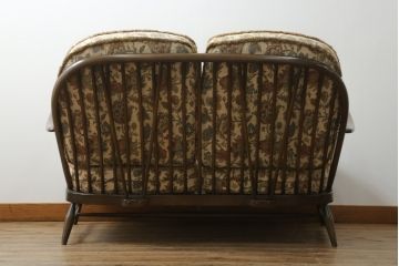 中古　美品!!　ERCOL(アーコール)　ボタニカル柄のファブリックが上品な2人掛けソファ(アームソファ、2Pソファ、二人掛け、英国、北欧)(R-075022)