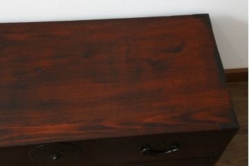 和製アンティーク　前面栗材　重厚感ある佇まいが魅力の米沢箪笥(重ね箪笥、和たんす、収納箪笥、時代箪笥、衣装たんす、整理タンス)(R-075033)