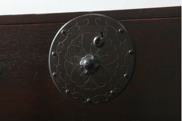 和製アンティーク　前面栗材　重厚感ある佇まいが魅力の米沢箪笥ローボード(テレビ台、テレビボード、ローチェスト、和タンス、収納たんす、時代箪笥、引き出し)(R-075034)