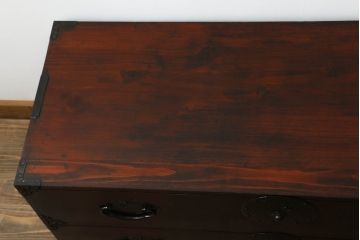 和製アンティーク　前面栗材　重厚感ある佇まいが魅力の米沢箪笥ローボード(テレビ台、テレビボード、ローチェスト、和タンス、収納たんす、時代箪笥、衣装箪笥、引き出し)(R-075035)