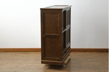 中古　美品　葉山ガーデン(Hayama Classic)　上質な和の空間を演出する格子引き戸の水屋箪笥(食器棚、茶箪笥、キャビネット、収納棚、戸棚、店舗什器)(R-075037)