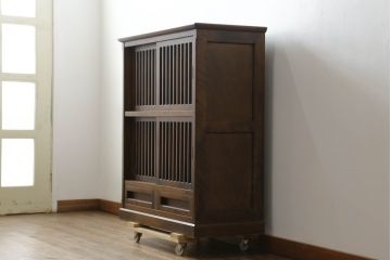 中古　美品　葉山ガーデン(Hayama Classic)　上質な和の空間を演出する格子引き戸の水屋箪笥(食器棚、茶箪笥、キャビネット、収納棚、戸棚、店舗什器)(R-075037)