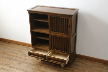 中古　美品　葉山ガーデン(Hayama Classic)　上質な和の空間を演出する格子引き戸の水屋箪笥(食器棚、茶箪笥、キャビネット、収納棚、戸棚、店舗什器)(R-075037)