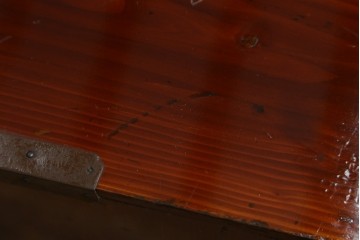 和製アンティーク　黒漆塗り　内部総桐(キリ)材　松竹梅の厚手金具が見事な庄内箪笥ローチェスト　(R-075039)