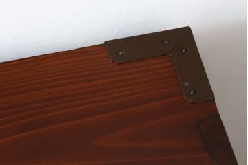 和製アンティーク　黒漆塗り　内部総桐(キリ)材　凝ったつくりの厚手金具が存在感を放つ庄内箪笥ローボード(時代箪笥、和たんす、整理たんす、収納タンス、ローチェスト、テレビ台、テレビボード、引き出し)(R-075040)
