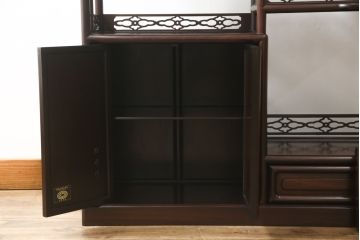中古　美品　伝統工芸品　大阪唐木指物　中澤唐木　好斎作　紫檀(シタン)材　漆塗り　品のある佇まいが魅力の飾り棚(茶棚、違い棚、戸棚、収納棚)(R-075041)