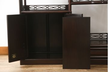 中古　美品　伝統工芸品　大阪唐木指物　中澤唐木　好斎作　紫檀(シタン)材　漆塗り　品のある佇まいが魅力の飾り棚(茶棚、違い棚、戸棚、収納棚)(R-075041)