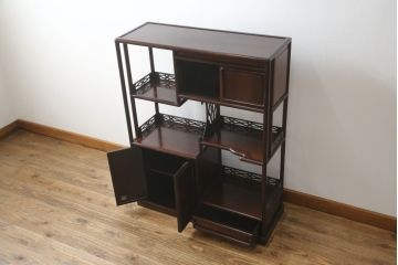 中古　美品　伝統工芸品　大阪唐木指物　中澤唐木　好斎作　紫檀(シタン)材　漆塗り　品のある佇まいが魅力の飾り棚(茶棚、違い棚、戸棚、収納棚)(R-075041)